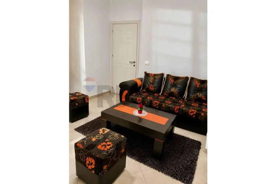 Tirane, jepet me qera apartament , 90 m² 550 € 