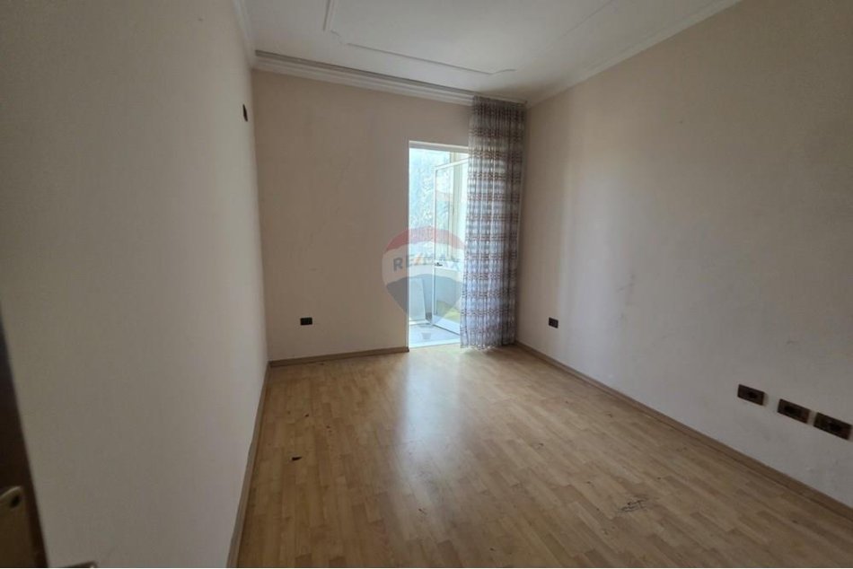 Tirane, shitet apartament 3+1 Kati 3, 115 m² 299.000 € (Lion Park - Rruga e Elbasanit (ID: 530221059-286)