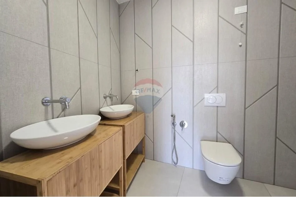 Tirane, jepet me qera zyre , 140 m² 1.850 € 