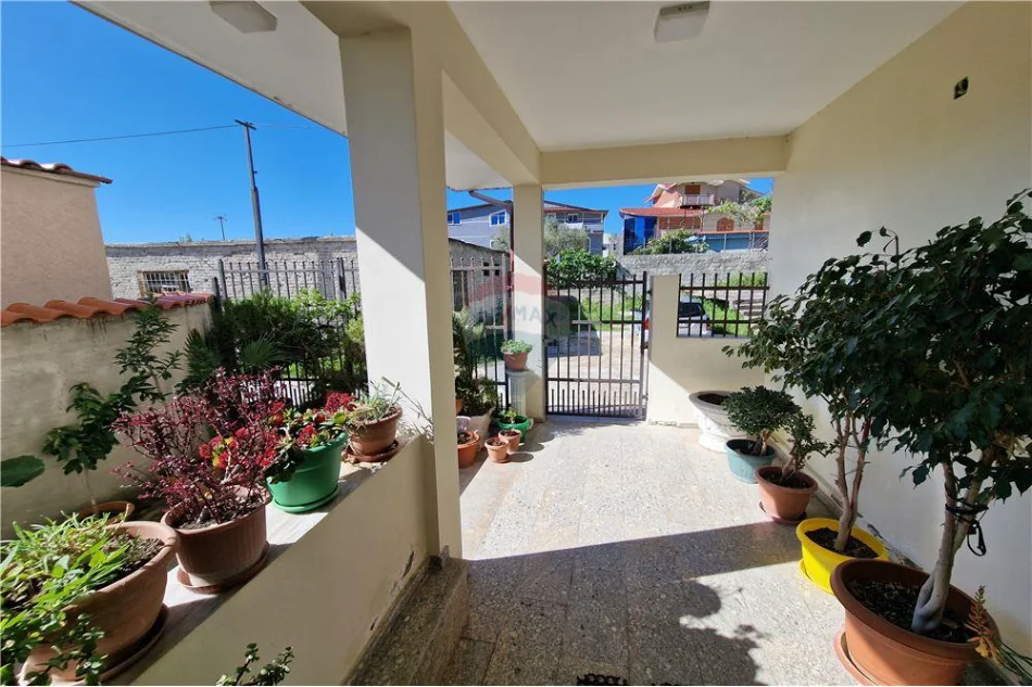 Vlore - Lungomare, shitet Vile ne plazh Vile 3 Katshe Kati 4, 738 m² 650.000 € (Rruga Reshat Osmani, Vlore)