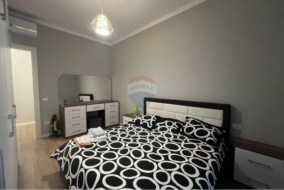 Tirane, jepet me qera apartament 1+1+Ballkon Kati 6, 72 m² 790 € (Kompleksi Delijorgji)