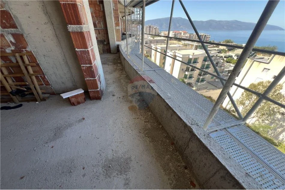 Vlore, shitet apartament+verande | Penthouse 2+1+Ballkon , (Rruga Transballkanike, përballë ish-shkollës së Naftës)