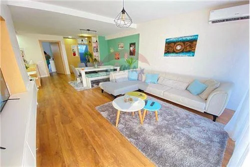 Tirane, jepet me qera apartament 2+1 Kati 5, 100 m² 800 € (Liqeni i Thate)