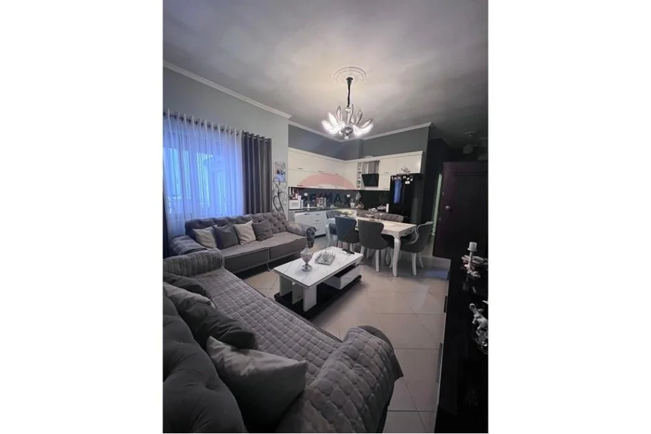 Tirane, shitet apartament 2+1+Ballkon , 103 m² 150.000 € 