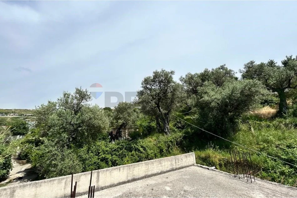 shitet shtepi Vile 1 Katshe Kati 0, 500 m² 170.000 € (Lagjja 4 Heronjtë, Rruga Drashovica, Vlorë)