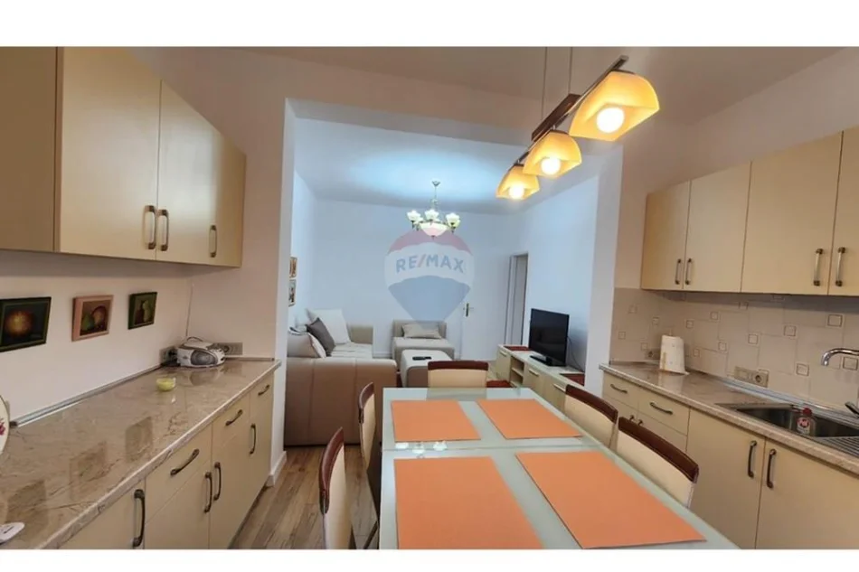 Tirane, jepet me qera apartament 2+1+Ballkon , 92 m² 630 € (Rruga e Durresit)