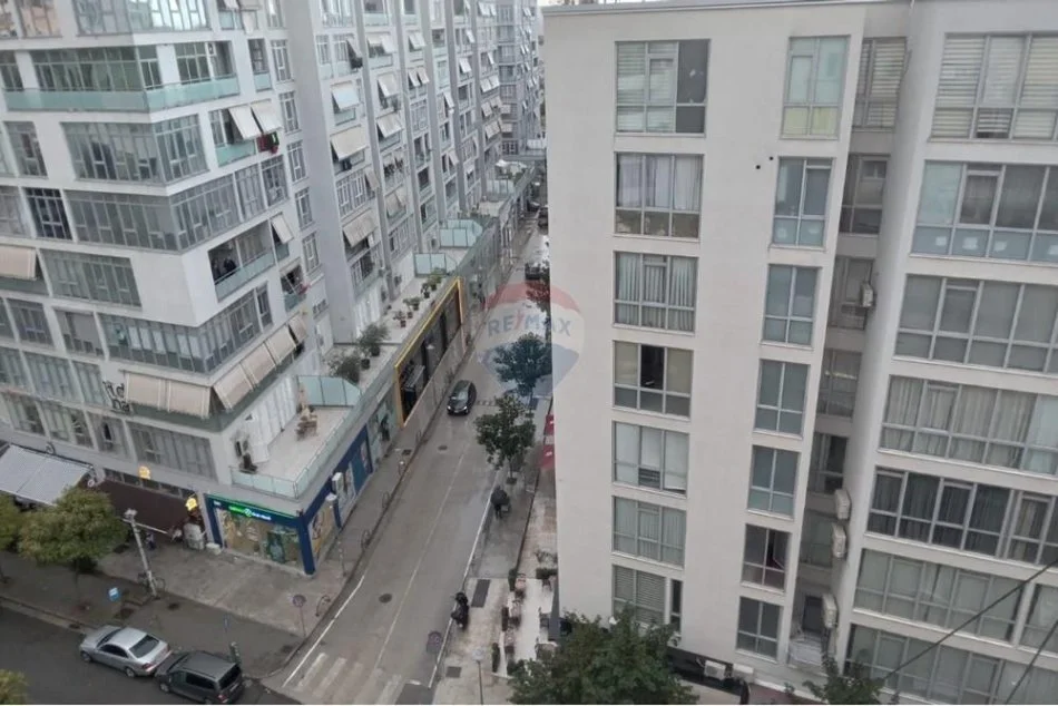 Tirane, jepet me qera apartament 2+1 Kati 8, 100 m² 850 € (KOMUNA E PARISIT)