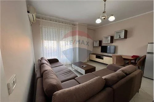 Tirane, jepet me qera apartament 1+1 , 67 m² 500 € (Komuna e Parisit, Albania)