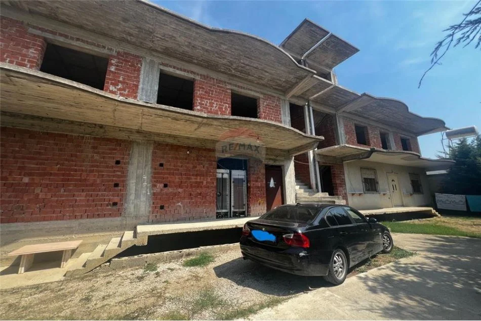 Vlore, shitet shtepi 2 Katshe Kati 2, 494 m² 230.000 € (Rruga Demokracia, Vlore)
