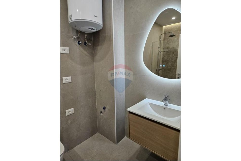 Tirane, shitet garsonier 1+1 , 44 m² 95.000 € (Ish Tregu Elektrik)