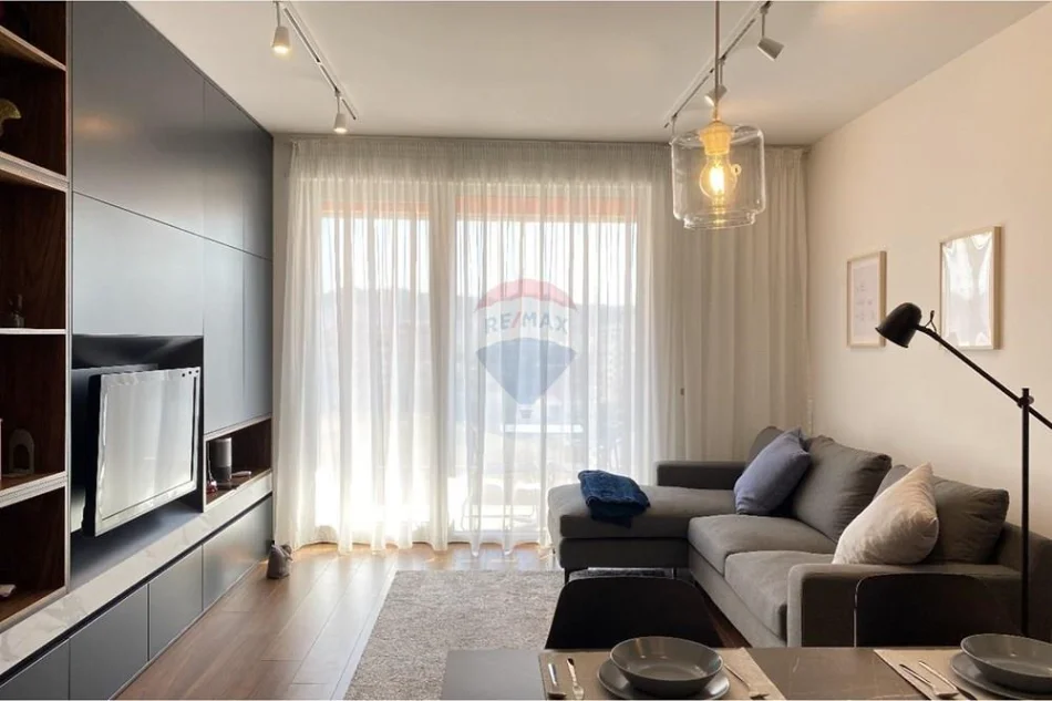 Tirane, jap me qera apartament 1+1 Kati 5, 900 € 