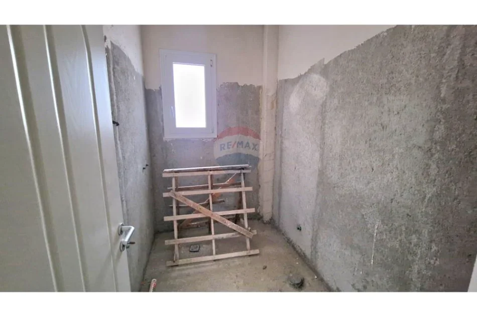 Vlore, shitet apartament 2+1+Ballkon Kati 8, 101 m² 175.000 € (Rruga Gjergj Kastrioti (Transballkanike), Vlorë)