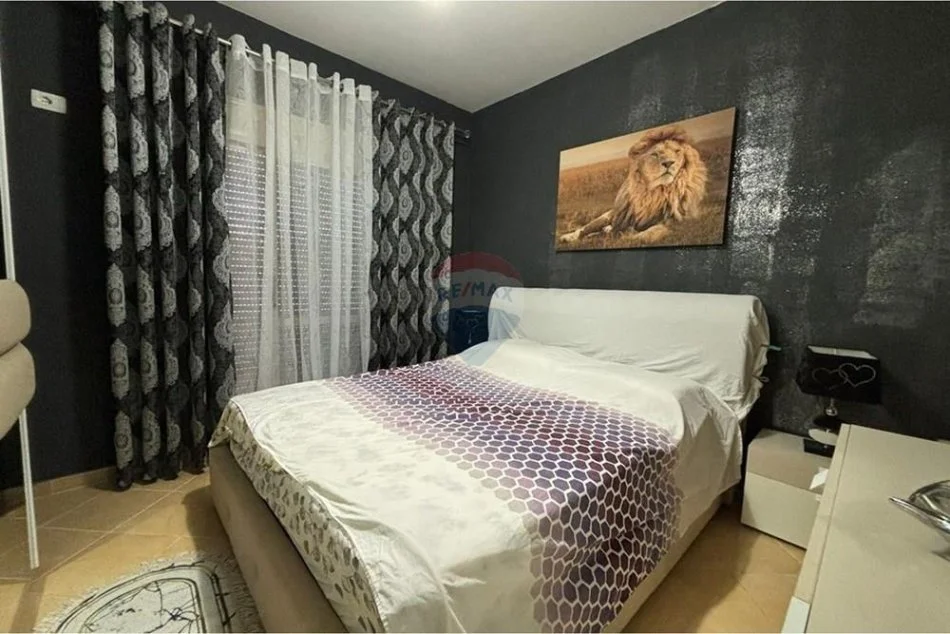 Vlore, jepet me qera apartament 2+1+Ballkon Kati 2, 96 m² 350 € (Rruga Ali Demi, Vlorë)