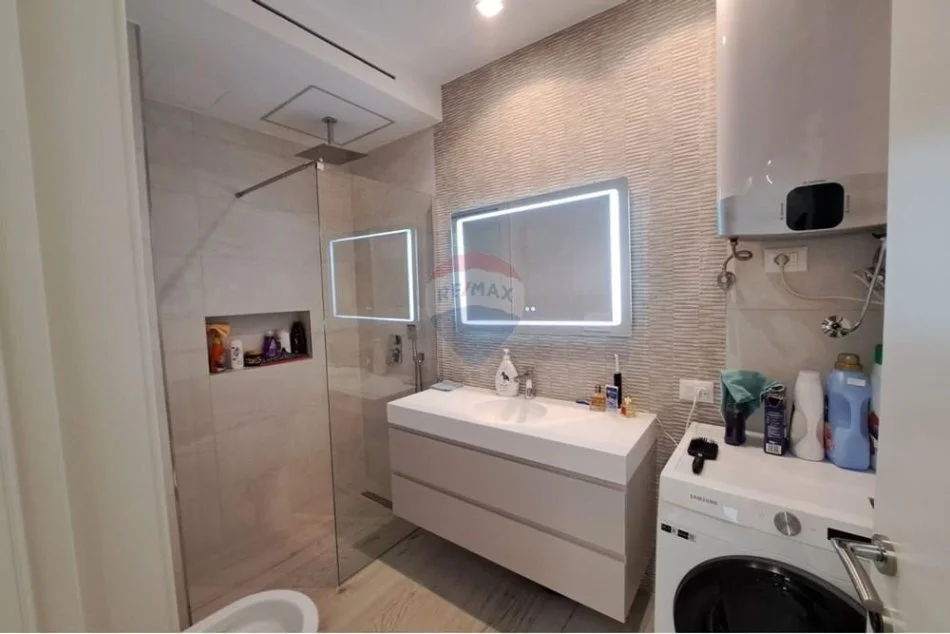 Vlore, shitet apartament 2+1 , 113 m² 339.000 € (Rruga Dhimitër Konomi, Vlore)