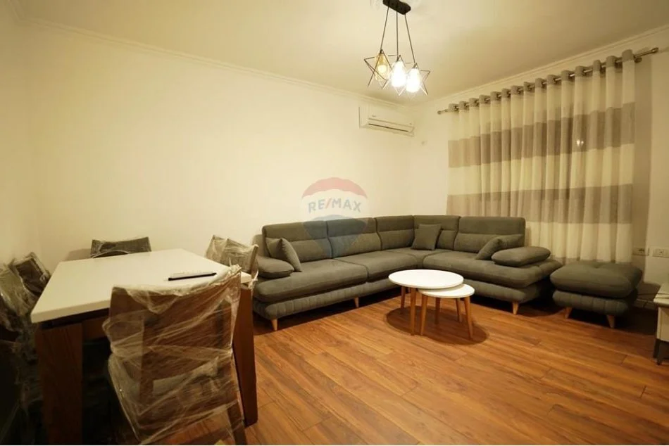 Tirane, jepet me qera apartament 1+1 , 63 m² 600 € 