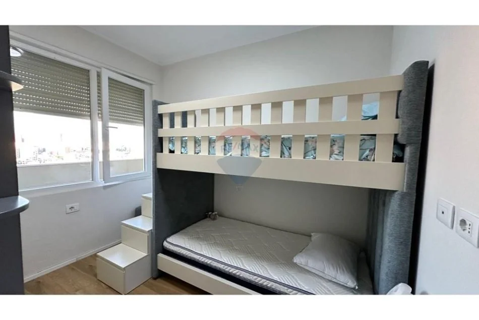 Tirane, jepet me qera apartament 2+1+Ballkon , 92 m² 650 € 