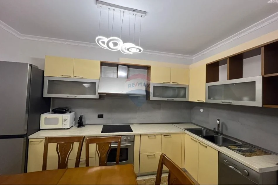 Tirane, jepet me qera apartament , 115 m² 785 € 