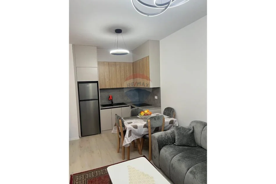 Tirane, jepet me qera apartament 1+1+Ballkon Kati 2, 58 m² 400 € (UNIVERS CITY, QTU)