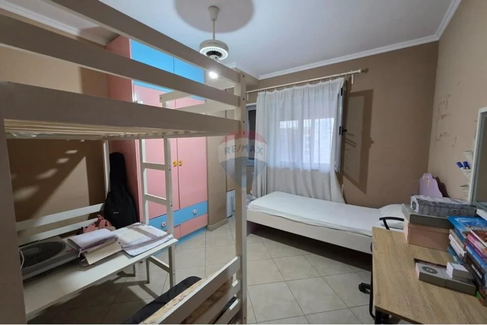 Tirane, jepet me qera apartament 2+1+Ballkon , 165 m² 850 € 