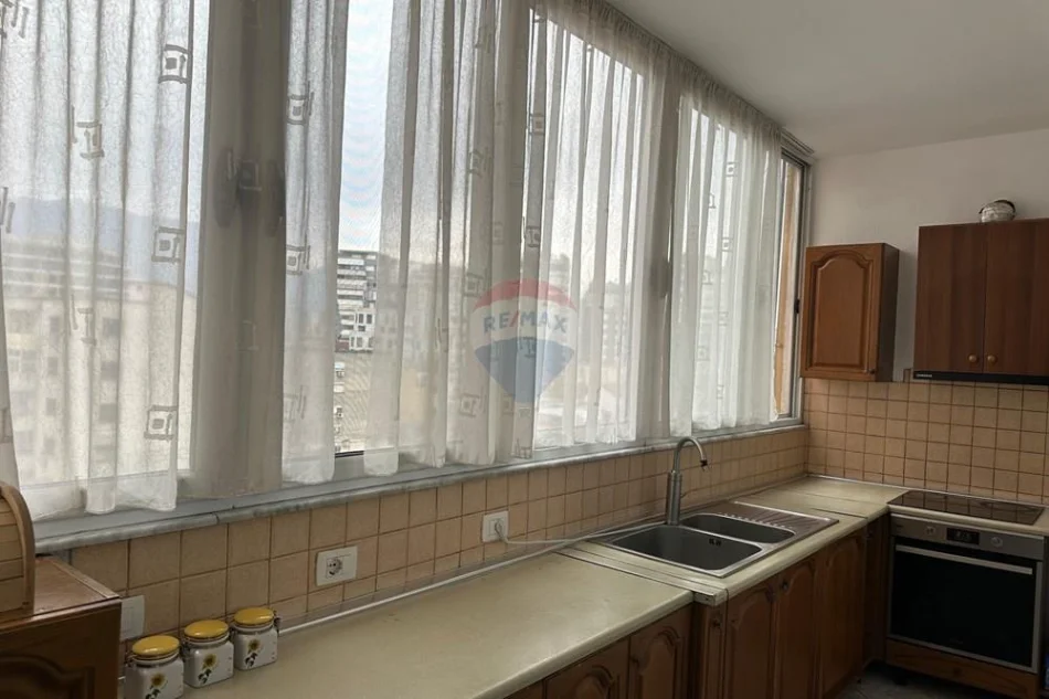 Tirane, jap me qera apartament 3+1+Aneks+Ballkon Kati 5, 750 € 