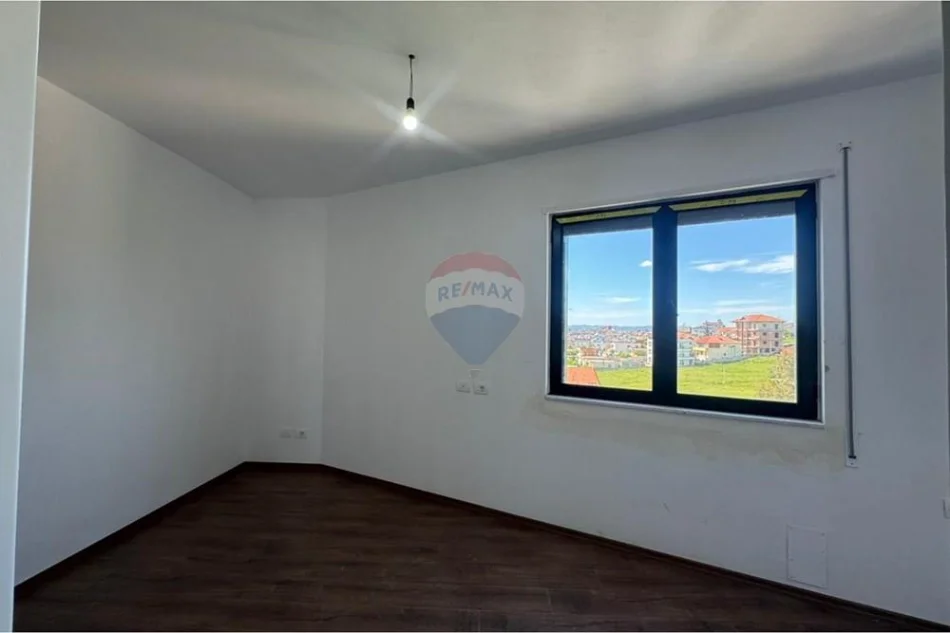 Tirane, jepet me qera apartament 2+1 Kati 6, 95 m² 520 € 