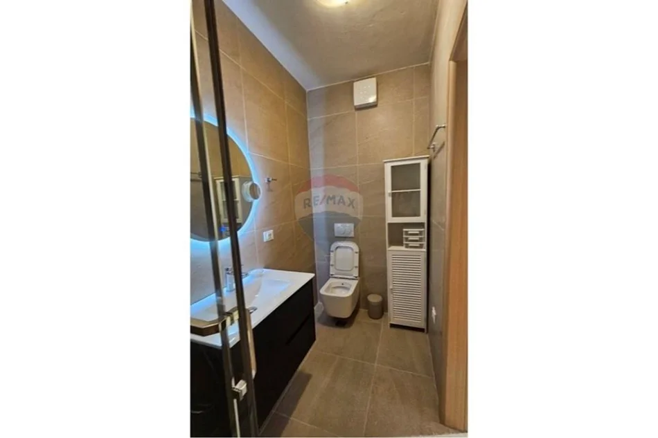 Tirane, jepet me qera apartament 2+1+Aneks+Ballkon Kati 2, 103 m² 800 € (Kompleksi Delijorgji)