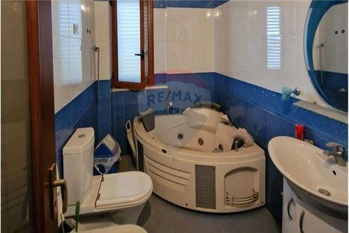 Vlore, shitet apartament+verande | Penthouse 3+1+Ballkon Kati 10, 328 m² 255.000 € (Blv.Ismail Qmali, Vlore)