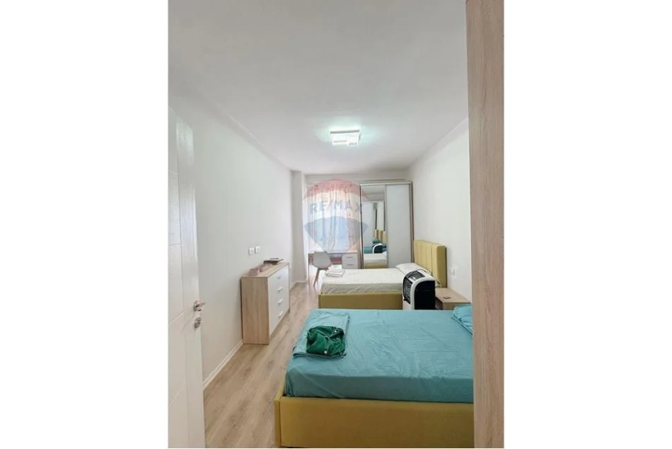 Tirane, jepet me qera apartament 2+1+Ballkon , 100 m² 570 € 