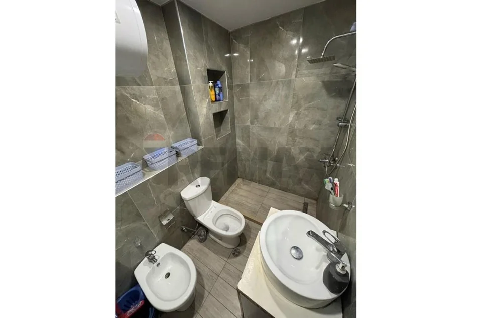 Tirane, jepet me qera apartament 1+1 Kati 4, 75 m² 600 € (Muhamet Gjollesha)