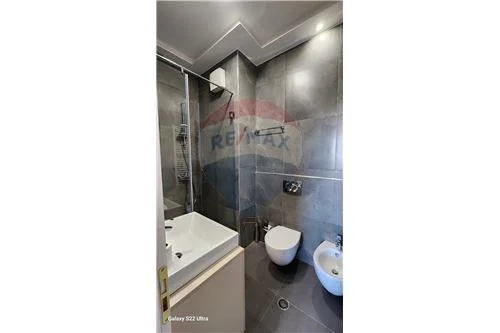 JEPET ME QIRA APARTAMENT 2+1+2 te Toptani, Rruga Xhorxh Bush