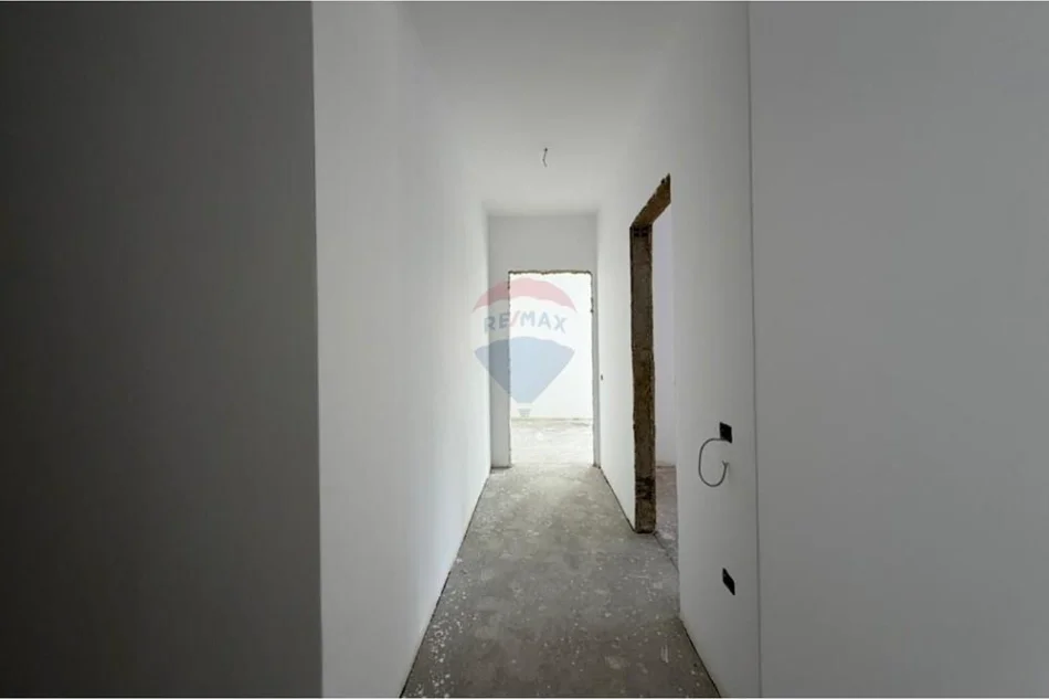 Tirane, shitet apartament , 93 m² 174.500 € 