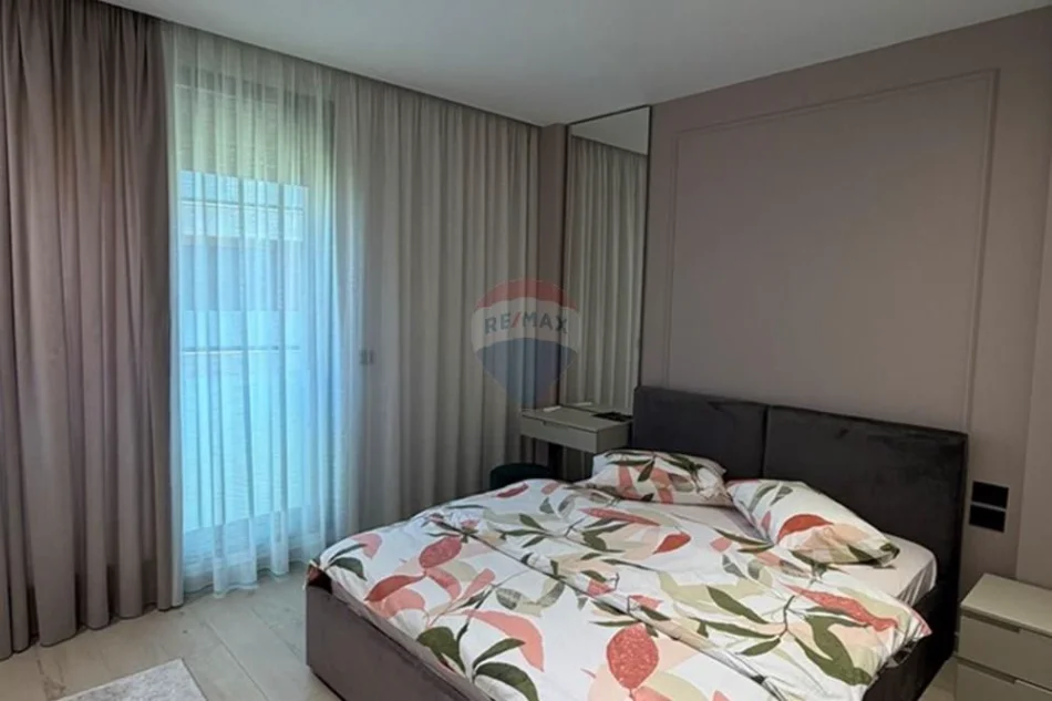 Tirane, jepet me qera apartament 1+1 Kati 1, 75 m² 850 € (Rezidenca Sofia Halisof)