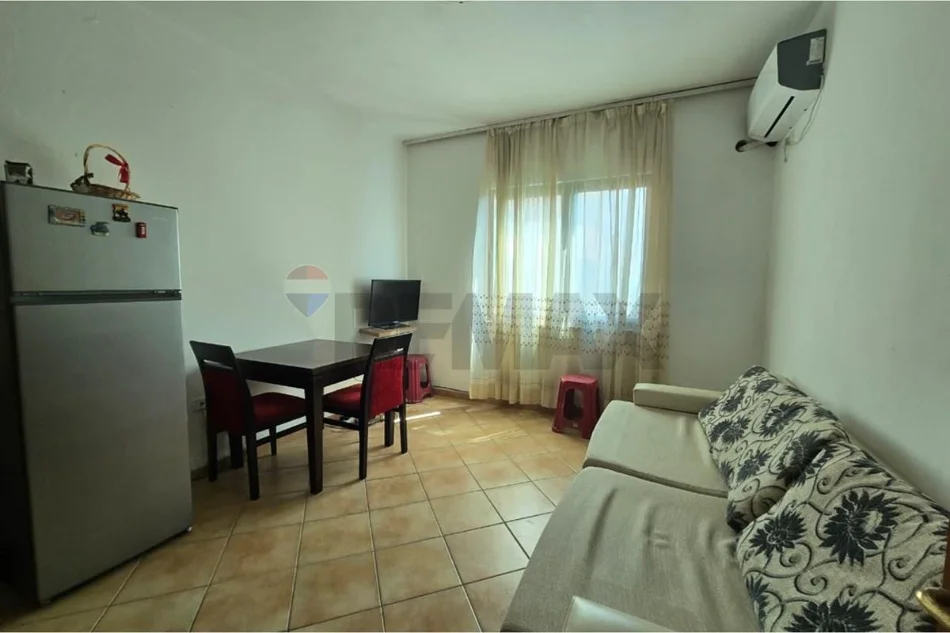 Tirane, jepet me qera apartament 1+1 Kati 3, 67 m² 