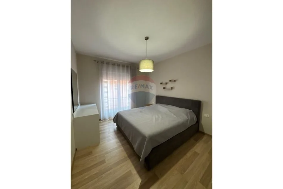 Tirane, jepet me qera apartament 2+1+Aneks+Ballkon Kati 5, 1.000 € (Kompleksi Delijorgji)