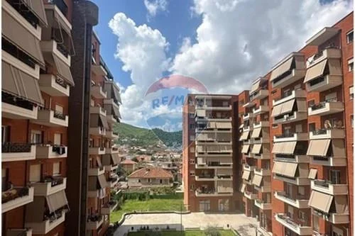 Tirane, shitet apartament 2+1 Kati 7, 87 m² 128.000 € (Yzberisht - Spitali Amerikan 3)