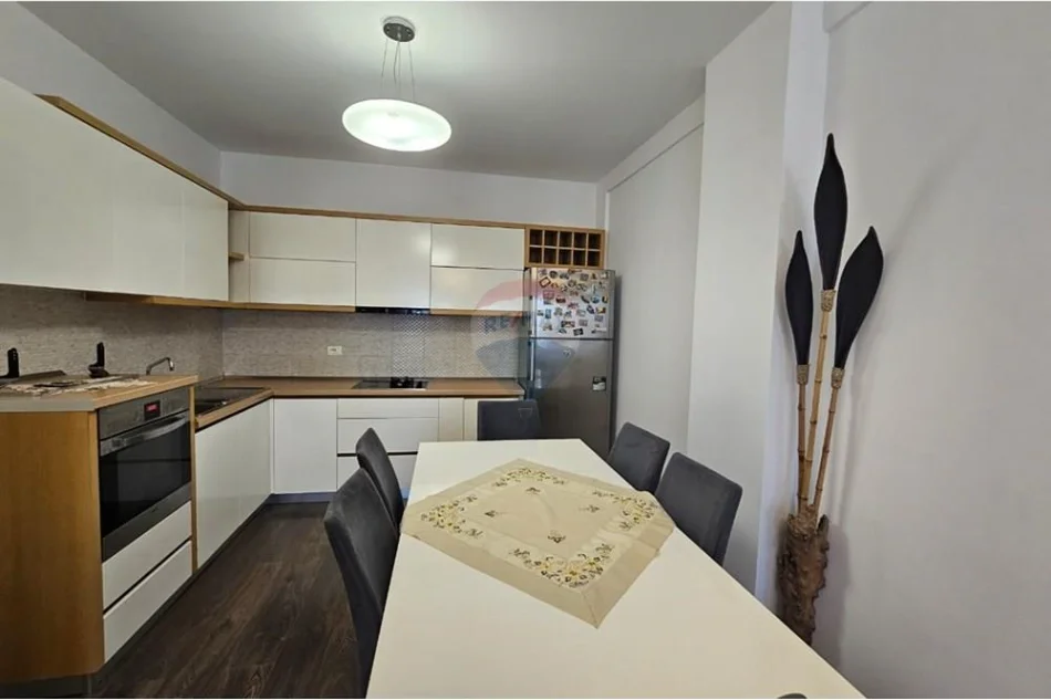 Tirane, shitet apartament , 108 m² 180.000 € 