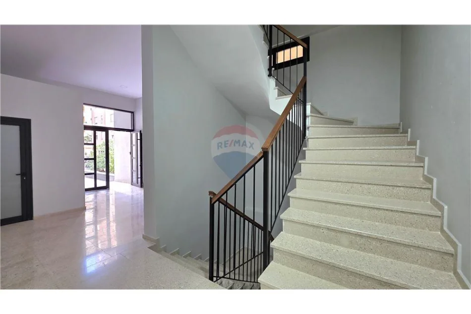 Vlore - Lungomare, shitet apartament 2+1 Kati 7, 102 m² 296.000 € (Rruga Murat Terbaci, Vlore)
