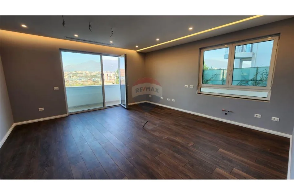 Tirane, shitet Vile Vile 3 Katshe , 750 m² 1.800.000 € (mjull bathore)