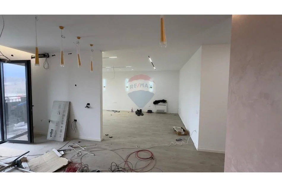 Tirane, jepet me qera zyre , 