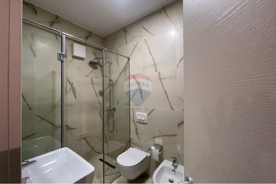 Tirane, jepet me qera apartament 2+1 , 100 m² 900 € 