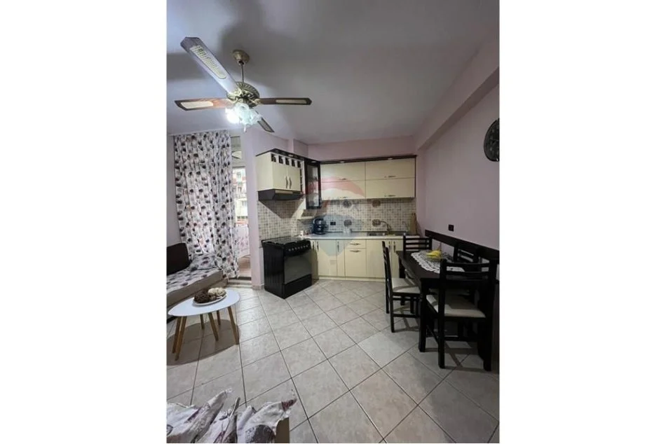 Tirane, jepet me qera apartament 1+1+Ballkon , 60 m² 450 € 