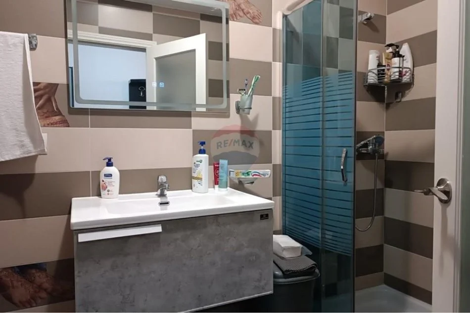 Tirane, jepet me qera apartament 2+1+Ballkon Kati 2, 81 m² 750 € (Rruga e Kavajes)