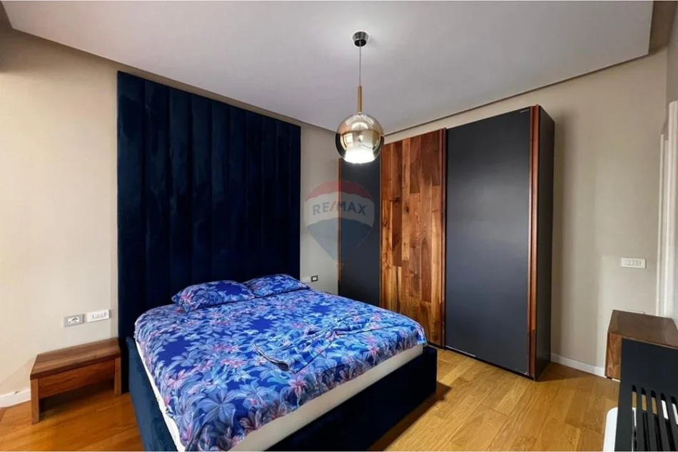 Tirane, jepet me qera apartament 2+1 , 168 m² 1.700 € (Kopshti Botanik, Tiranë)