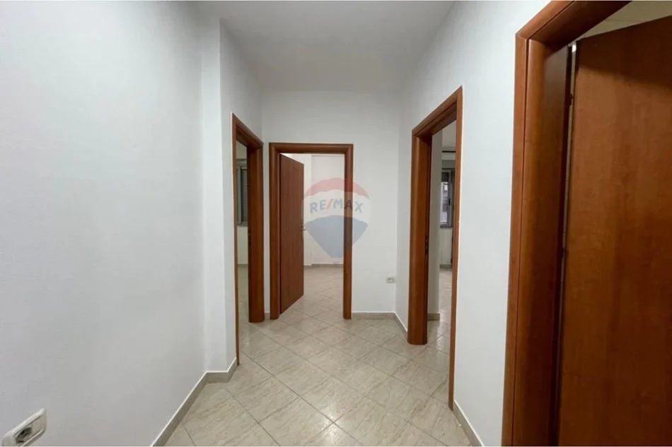 Tirane, jepet me qera apartament , 80 m² 400 € 