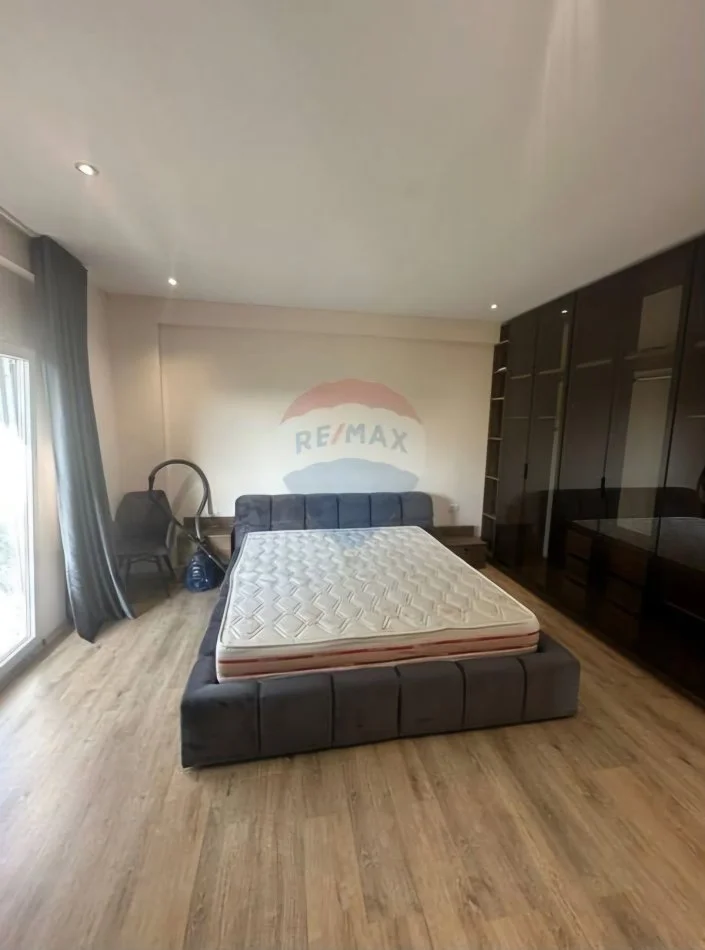 Tirane, jepet me qera apartament 3+1+Aneks+Ballkon Kati 3, 151 m² 900 € (Liqeni i Farkes)