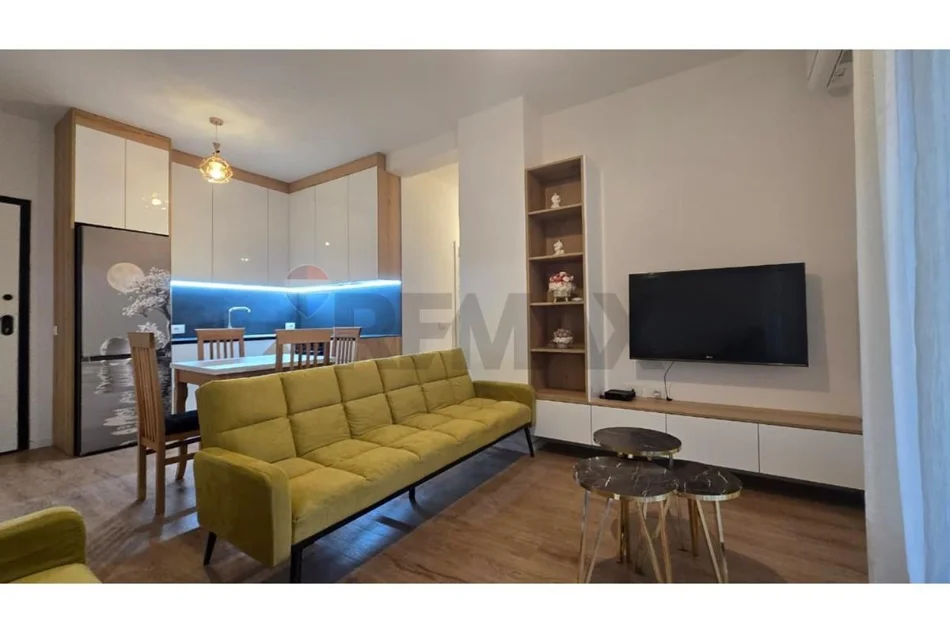 Tirane, jepet me qera apartament 1+1+Ballkon Kati 3, 65 m² 500 € (5 Maj)