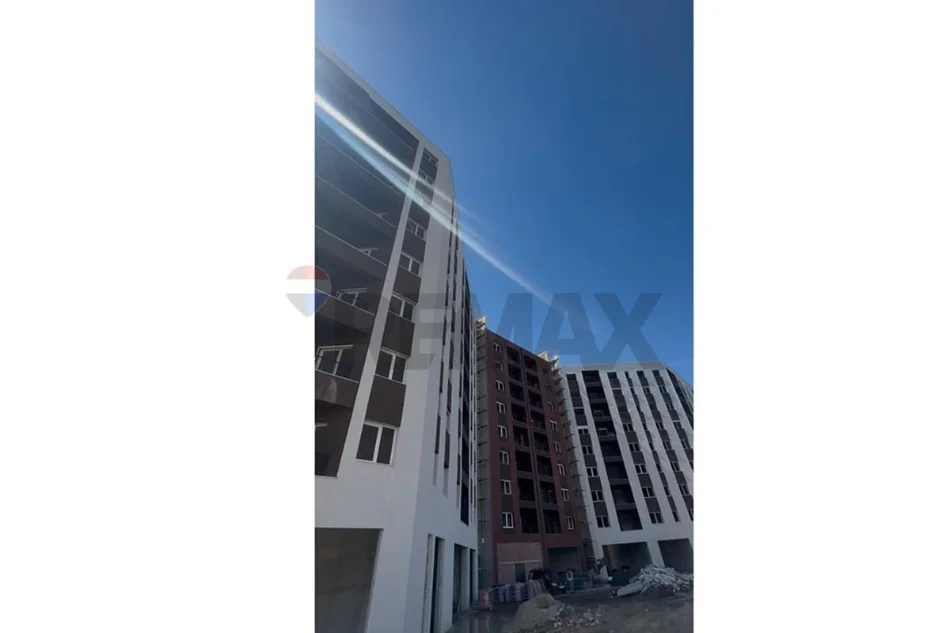 British Residence - Paskuqan, Shitet Apartament 3+1