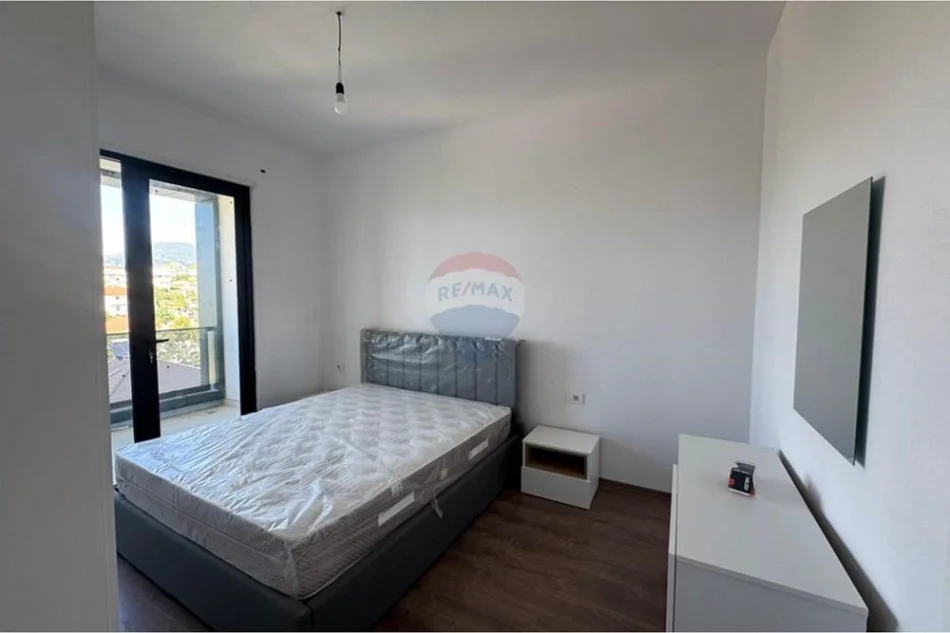 Tirane, jepet me qera apartament 2+1 Kati 6, 95 m² 520 € 