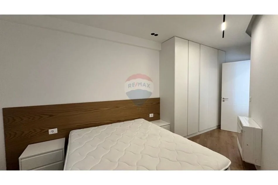Tirane, jepet me qera apartament 1+1+Ballkon , 75 m² 800 € (Kopshti Botanik)