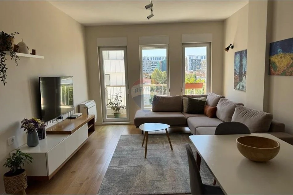 Tirane, jepet me qera apartament 2+1+Ballkon , 100 m² 750 € 